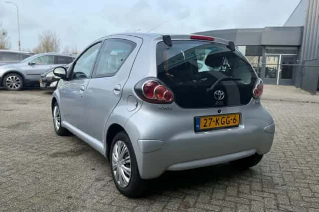 Toyota Aygo (2009) thumbnail 4