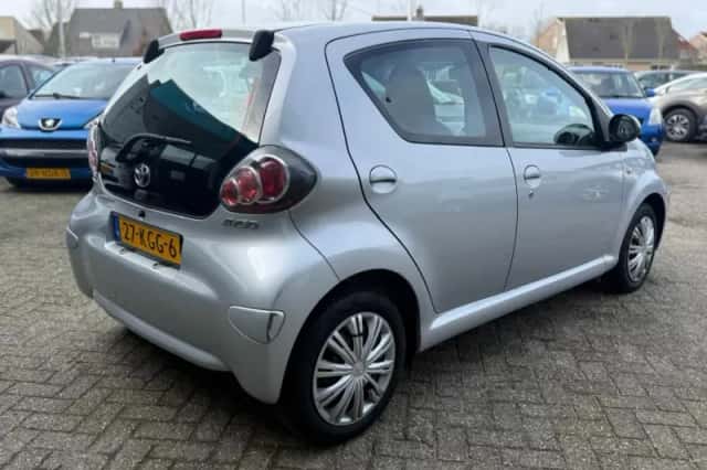 Toyota Aygo (2009) thumbnail 5