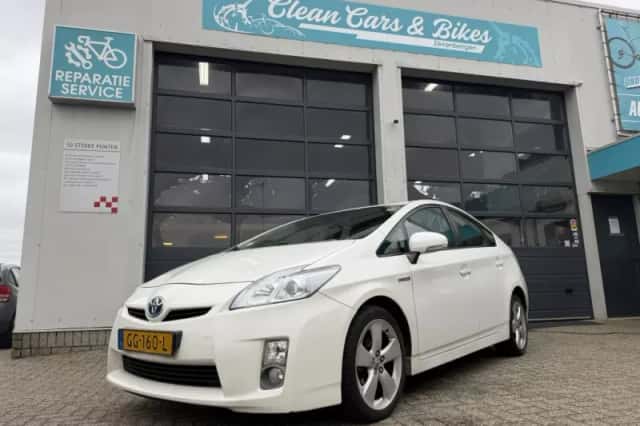 Toyota Prius (2010) thumbnail 1