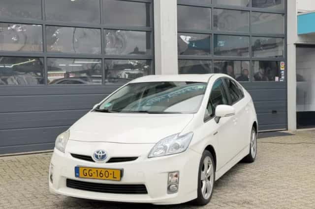 Toyota Prius (2010) thumbnail 2