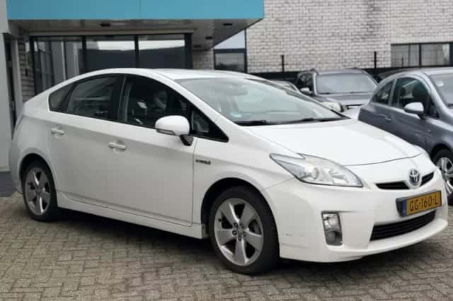 Toyota Prius (2010) thumbnail 3