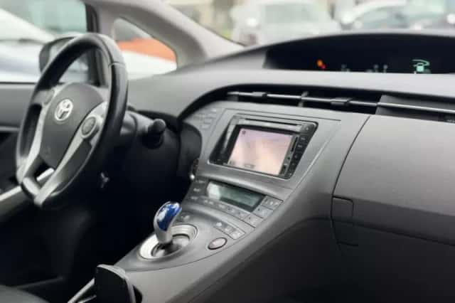 Toyota Prius (2010) thumbnail 5