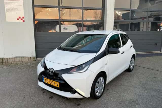 Toyota Aygo (2016) thumbnail 2