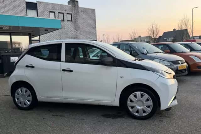 Toyota Aygo (2016) thumbnail 4