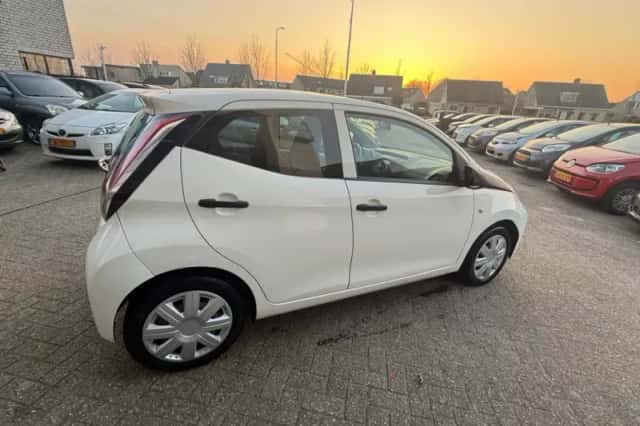 Toyota Aygo (2016) thumbnail 6