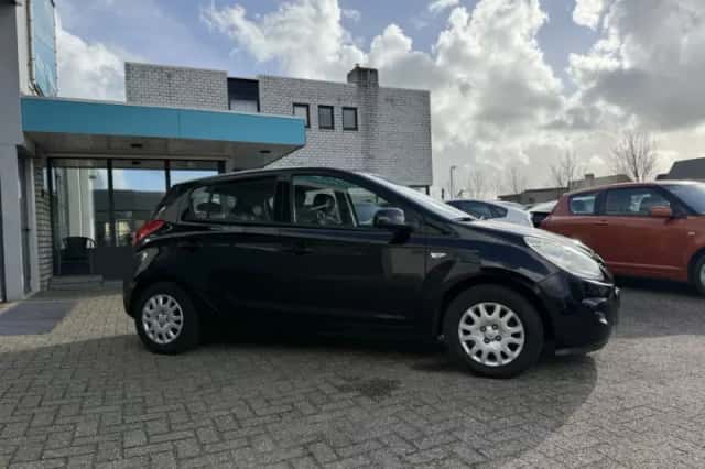 Hyundai i20 (2011) thumbnail 3