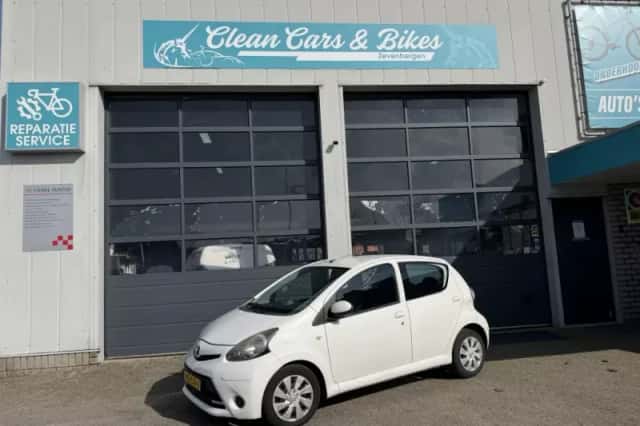 Toyota Aygo (2012) thumbnail 1