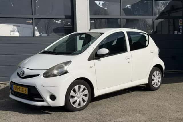 Toyota Aygo (2012) thumbnail 2