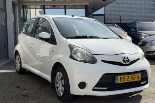 Toyota Aygo (2012) thumbnail 3