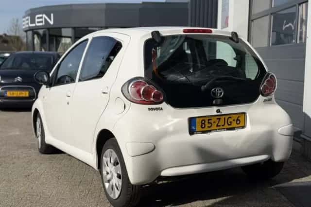 Toyota Aygo (2012) thumbnail 4