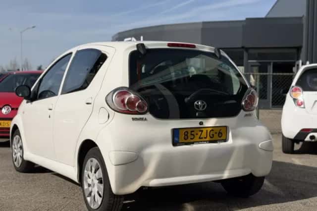 Toyota Aygo (2012) thumbnail 5