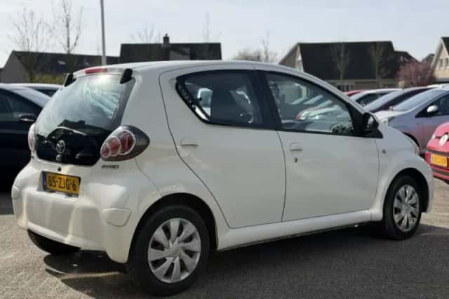 Toyota Aygo (2012) thumbnail 6