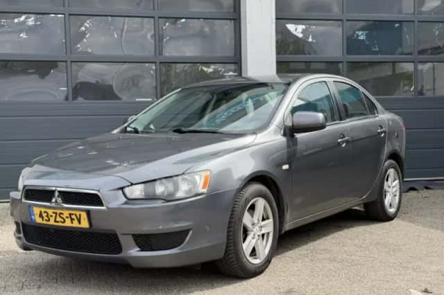 Mitsubishi Lancer (2008) thumbnail 2