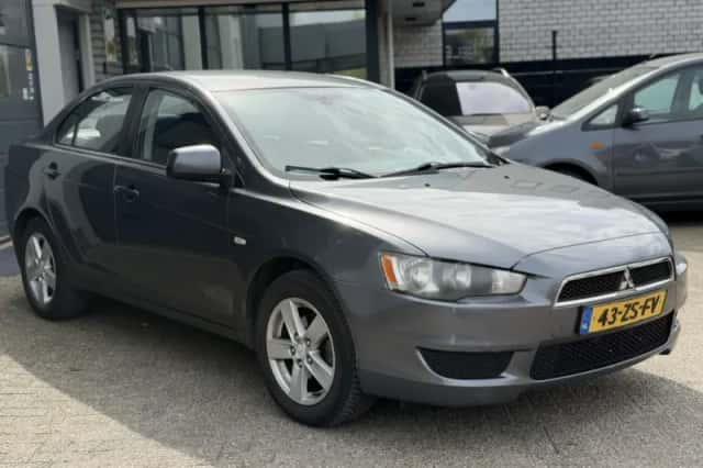 Mitsubishi Lancer (2008) thumbnail 3