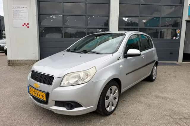 Chevrolet Aveo (2010) thumbnail 2