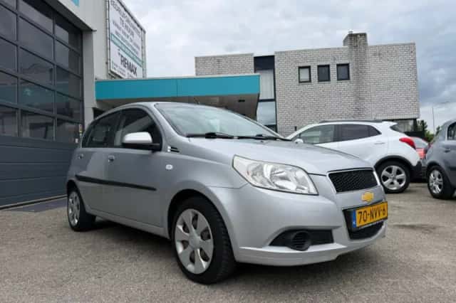 Chevrolet Aveo (2010) thumbnail 3