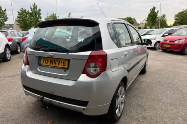 Chevrolet Aveo (2010) thumbnail 4