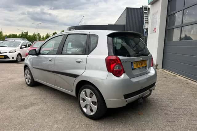 Chevrolet Aveo (2010) thumbnail 5
