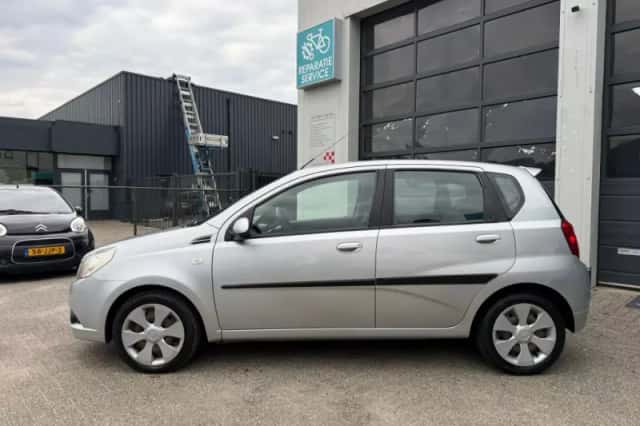 Chevrolet Aveo (2010) thumbnail 6