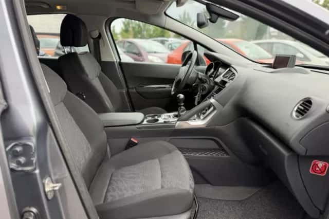 Peugeot 3008 (2011) thumbnail 5