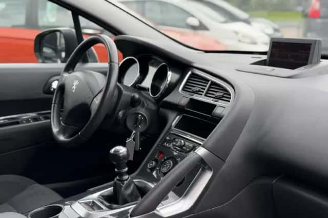Peugeot 3008 (2011) thumbnail 6