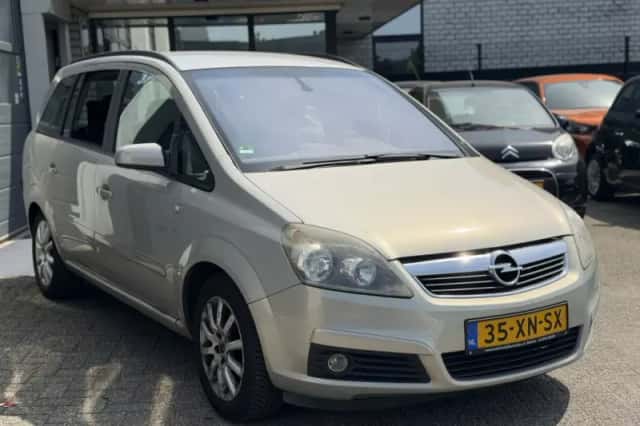 Opel Zafira (2007) thumbnail 3