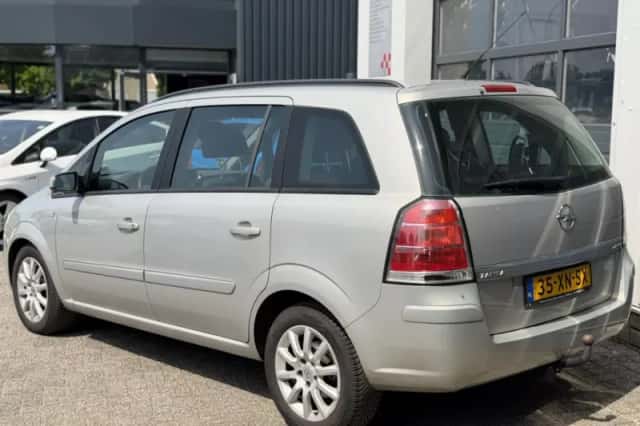 Opel Zafira (2007) thumbnail 4