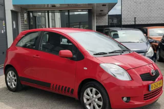 Toyota Yaris (2008) thumbnail 3