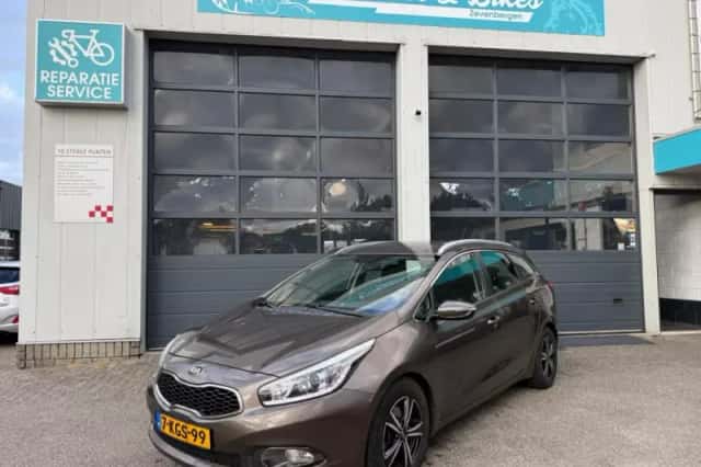 Kia Ceed (2013) thumbnail 1