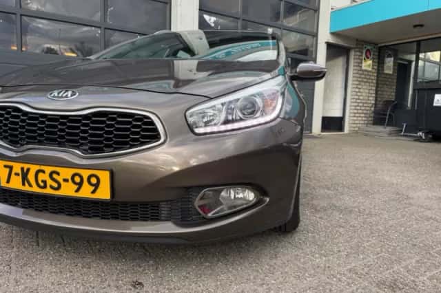 Kia Ceed (2013) thumbnail 3
