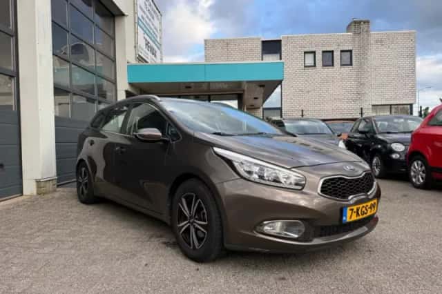 Kia Ceed (2013) thumbnail 4