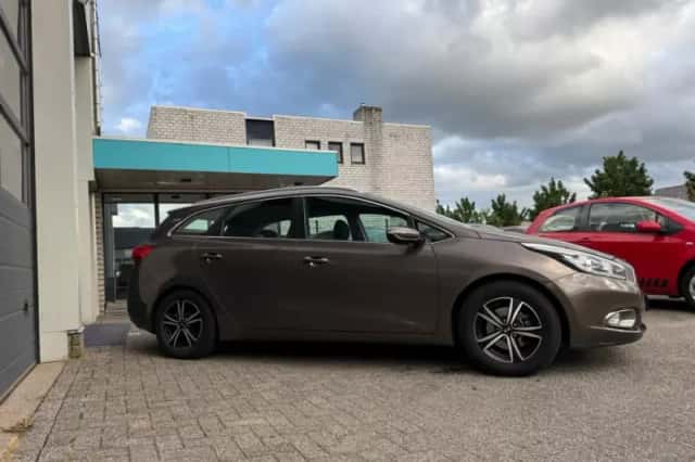 Kia Ceed (2013) thumbnail 5