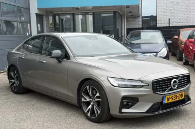 Volvo S60 (2021) thumbnail 2