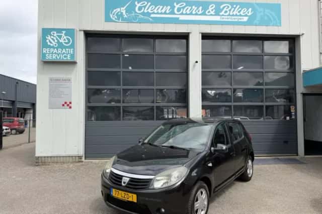 Dacia Sandero (2010) thumbnail 1