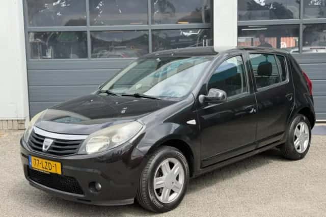 Dacia Sandero (2010) thumbnail 2