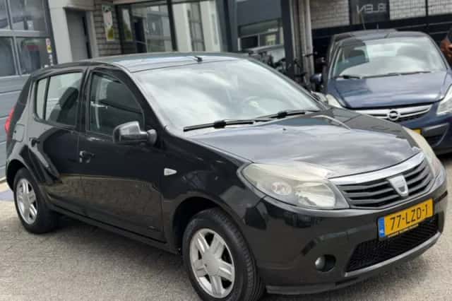 Dacia Sandero (2010) thumbnail 3