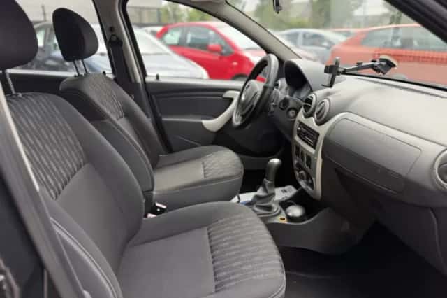 Dacia Sandero (2010) thumbnail 5