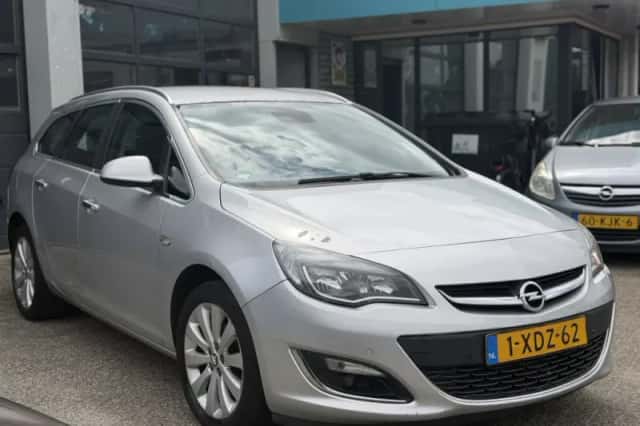 Opel Astra (2013) thumbnail 3