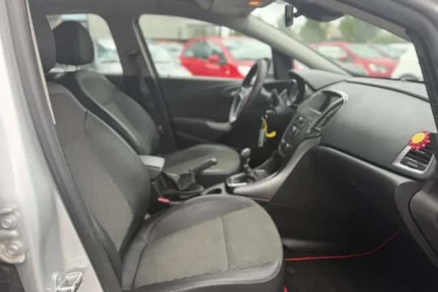 Opel Astra (2013) thumbnail 6
