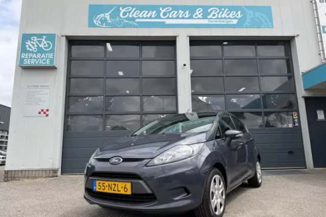 Ford Fiesta (2011) thumbnail 1