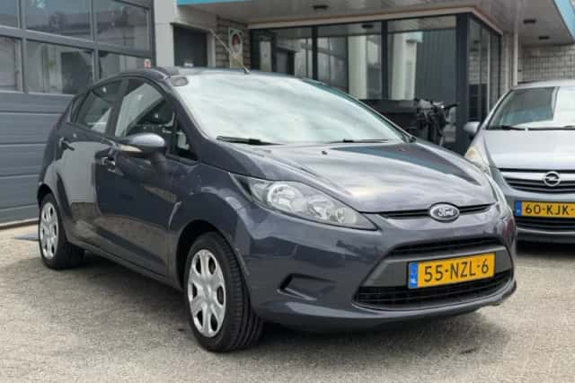 Ford Fiesta (2011) thumbnail 3