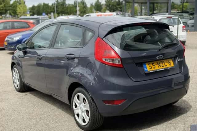 Ford Fiesta (2011) thumbnail 4