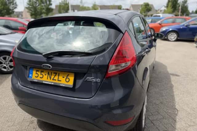 Ford Fiesta (2011) thumbnail 5