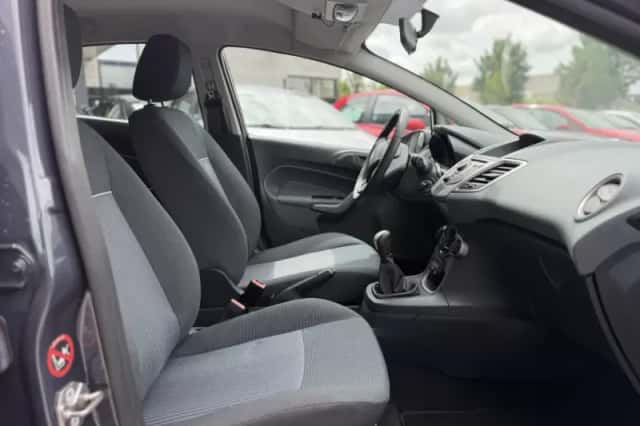 Ford Fiesta (2011) thumbnail 6
