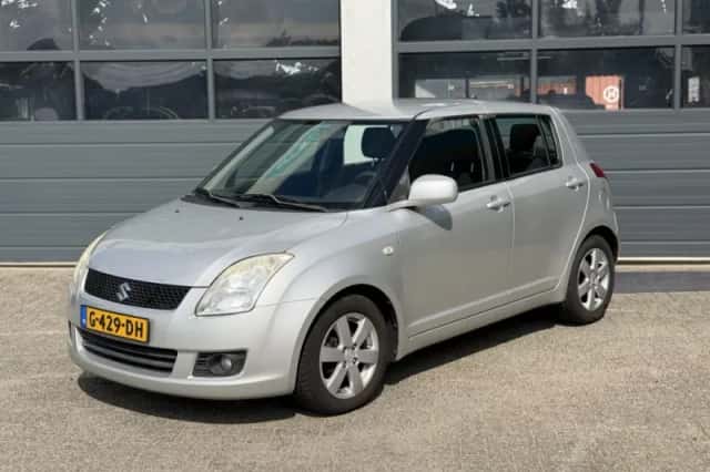 Suzuki Swift (2010) thumbnail 2