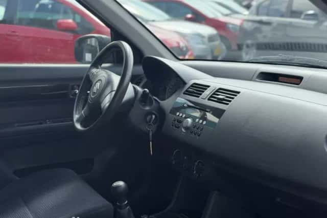 Suzuki Swift (2010) thumbnail 6