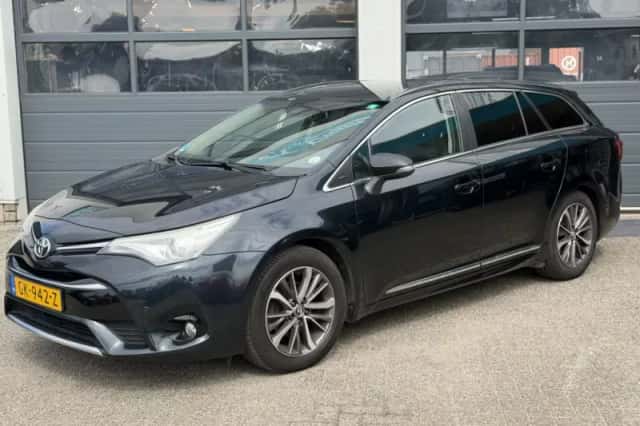 Toyota Avensis (2015) thumbnail 2
