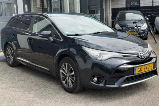 Toyota Avensis (2015) thumbnail 3