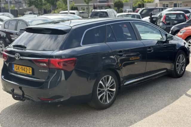 Toyota Avensis (2015) thumbnail 5