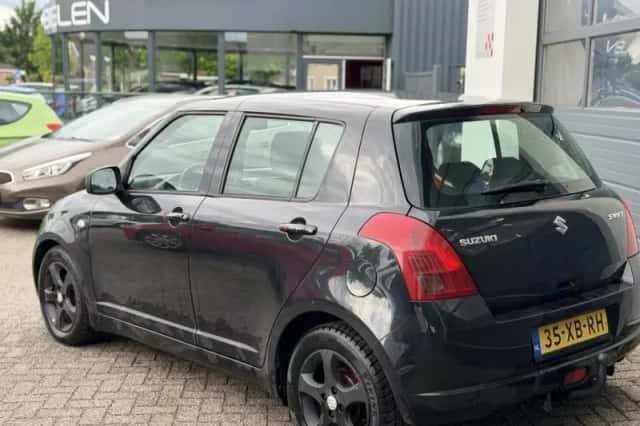 Suzuki Swift (2007) thumbnail 4